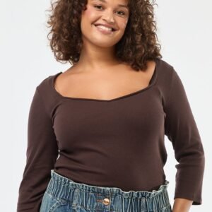 قميص Camiseta con escote