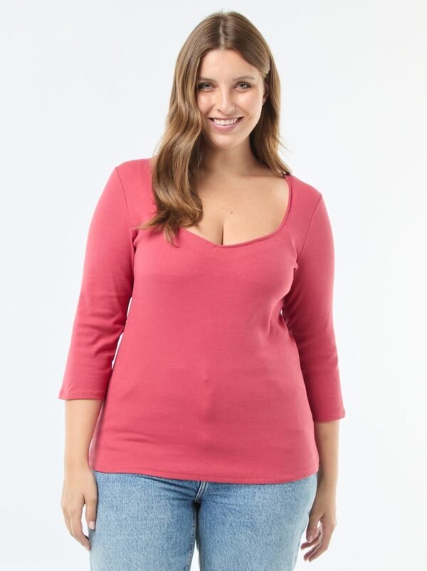 قميص Camiseta con escote