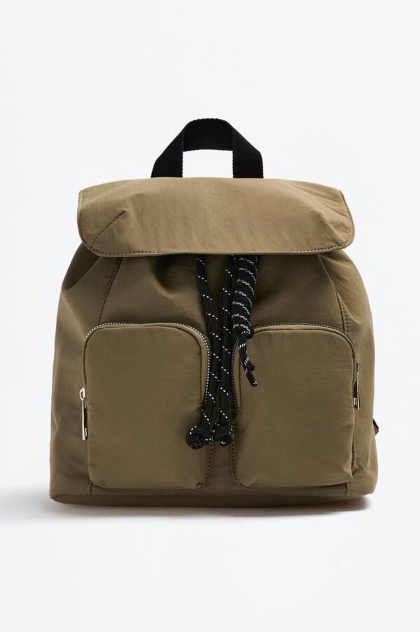 حقيبة ظهر Mochila trench con charm