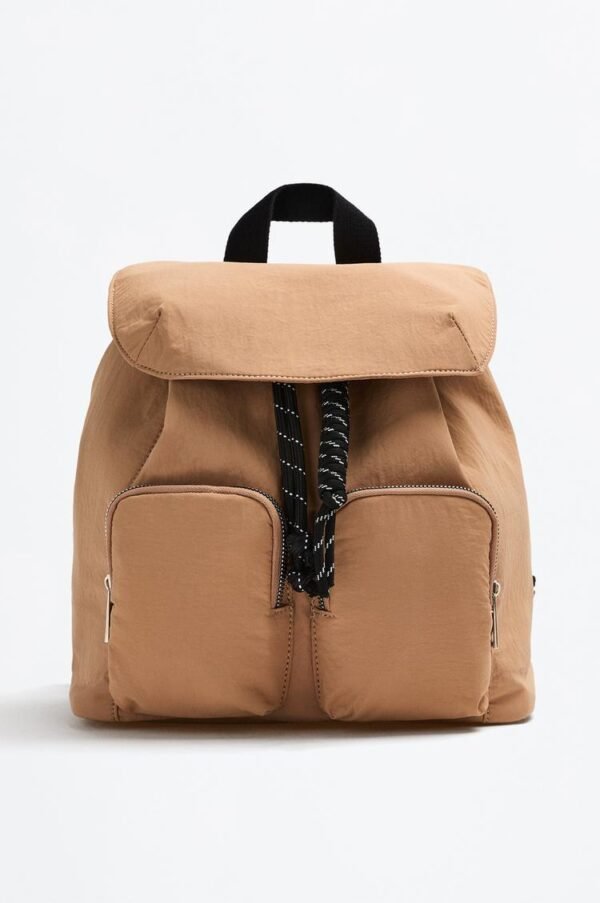 حقيبة ظهر Mochila trench con charm