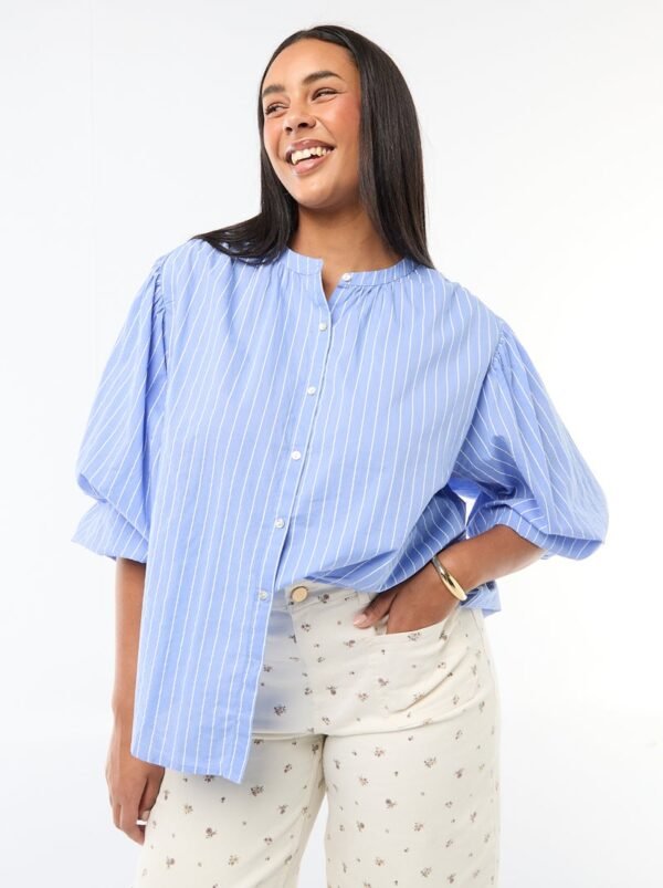 بلوزة Blusa de cuello redondo