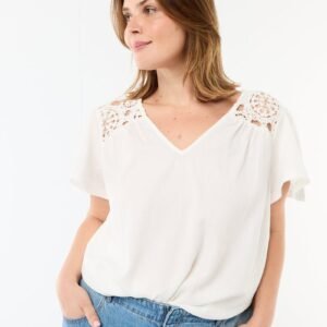 تيشرت Camiseta crepé y macramé