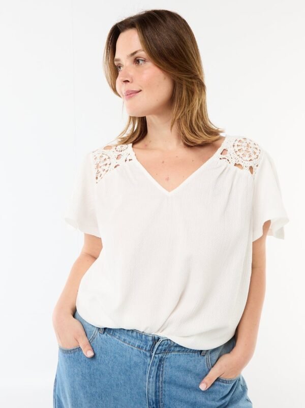 تيشرت Camiseta crepé y macramé