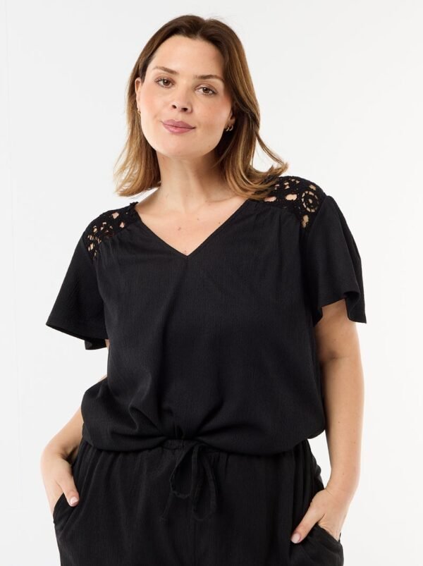 تيشرت Camiseta crepé y macramé