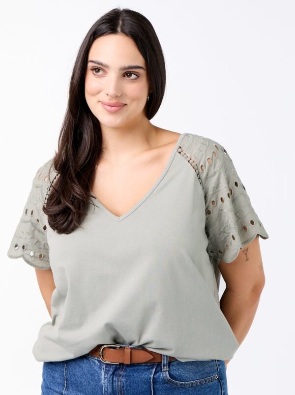 تيشرت Camiseta lisa bordados